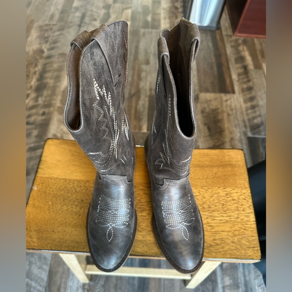 Brown Cowgirl Boots - Picture 3 of 7